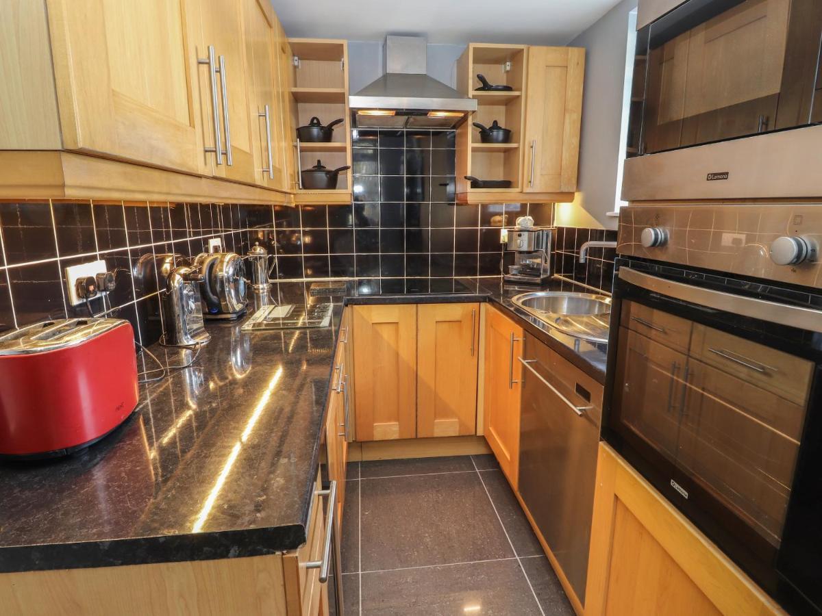 27 Green Road ريكسهام المظهر الخارجي الصورة